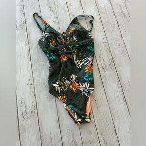 Moontide Swimsuit Womens small size 6 
Piece Floral Leaves Green Orange tie